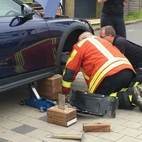 2022-06-04_tierrettung_katze-auto_ff-kemnath_4.jpg