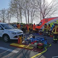 2022-04-19_kemnath_verkehrsunfall_ponnathkreuzung_6.jpg