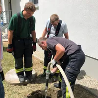 2022-06-13_kemnath_bgm-hogl-str_wasserstau_ff-kem_2.jpg