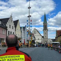2023-04-30_maibaumaufstellen_ff-kem_6.jpg