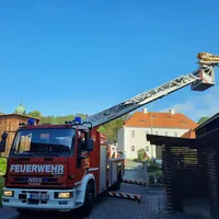 2022-05-14_personenrettung-drehleiter-riglasreuth_ff-kem_1.jpg