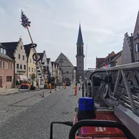 2021-04-30_thl_ff-kem_maibaum_stadtplatz_3.jpg