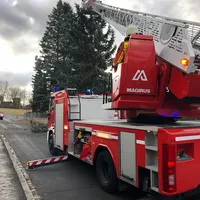 2022-02-19_kem_anzensteinstrasse_baum-droht-zu-fallen_ff-kem_1.jpg