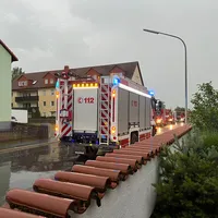 2022-06-03_b3_rauchentwickl-gebaude_speichersdorf_stettinerstr_ff-kem_2.jpg