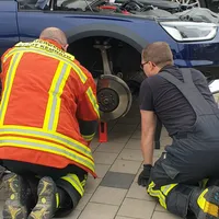 2022-06-04_tierrettung_katze-auto_ff-kemnath_3.jpg